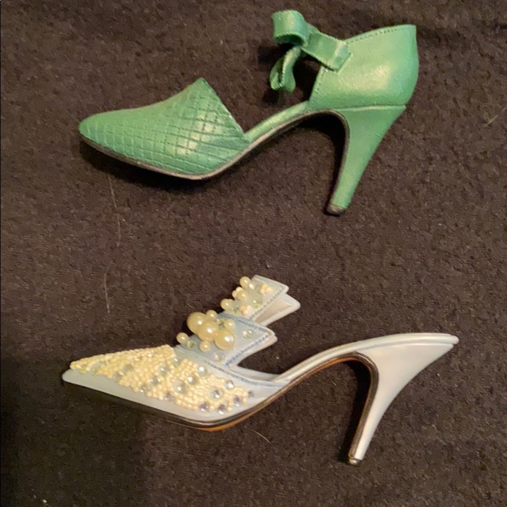 Just the Right Shoe (2 items)